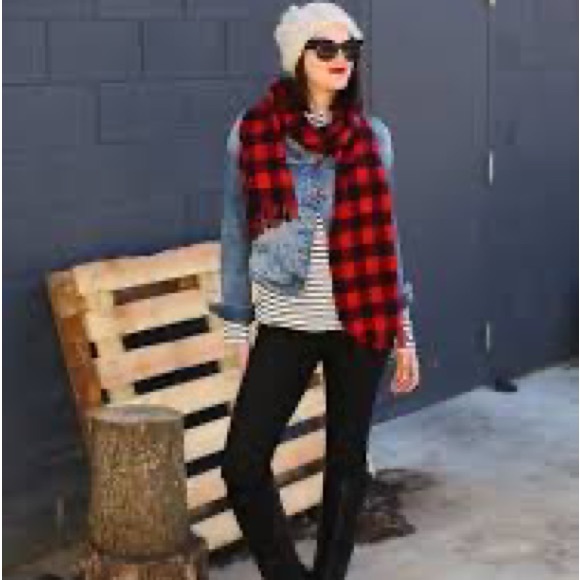 A&F buffalo check scarf - Picture 3 of 5